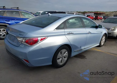 2013 Hyundai Sonata Hybrid z USA, uszkodzony, nr VIN KMHEC4A40DA082684